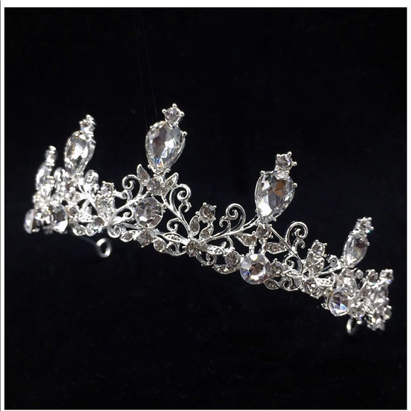 Crystal Rhinestone Tiara - Picture 1 of 3